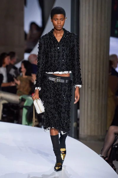 Look 17